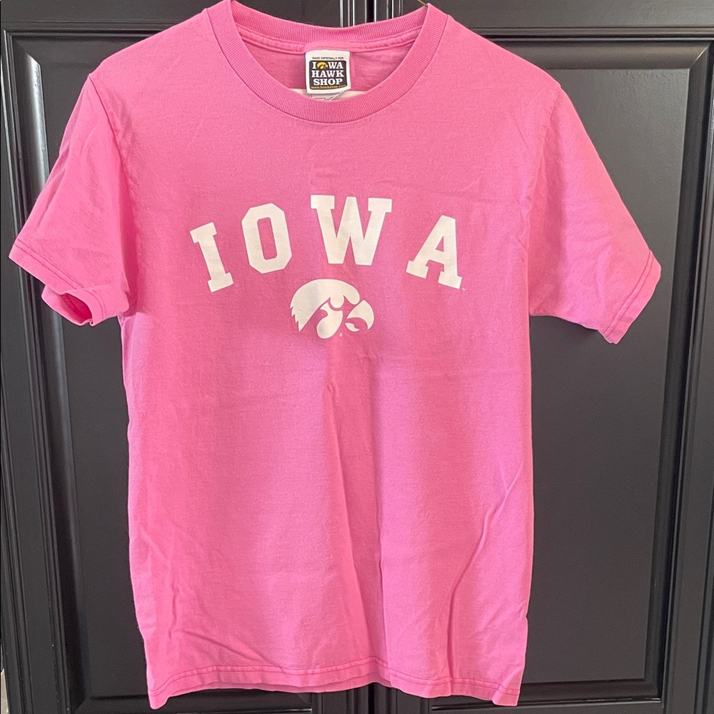 PINK UNIVERSITY OF IOWA HAWKEYES Short-Sleeve T-Shirt! Size: SMALL